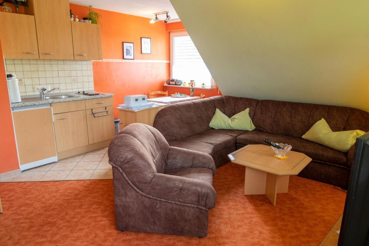 Urlaubs-Appartement Am Dorfrand Wieck Buitenkant foto