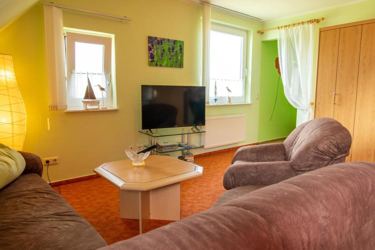 Urlaubs-Appartement Am Dorfrand Wieck Buitenkant foto