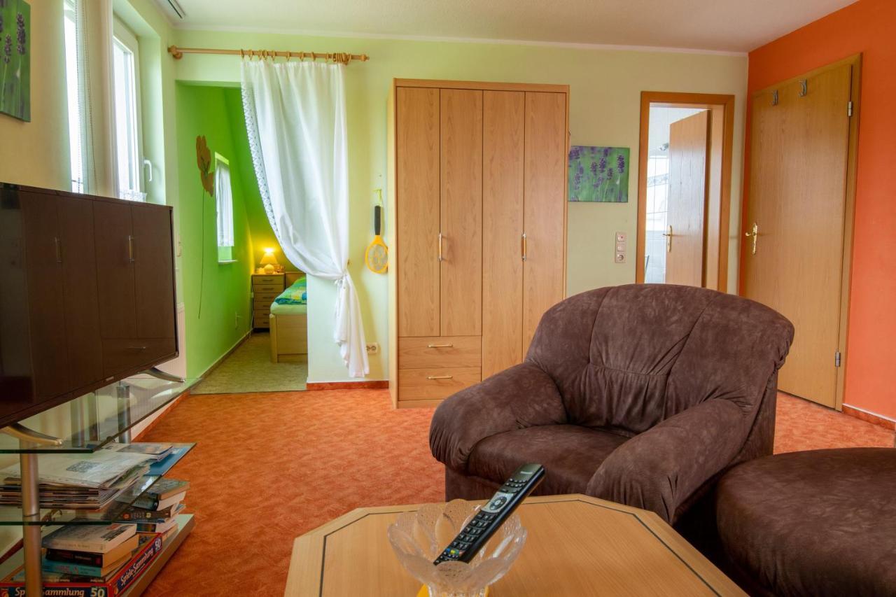 Urlaubs-Appartement Am Dorfrand Wieck Buitenkant foto